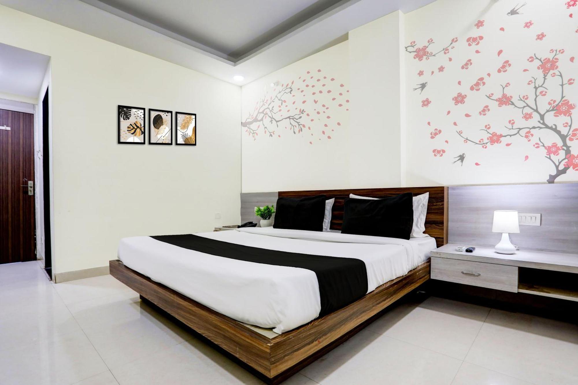 Samarda Kaliāsot Super Townhouse Hoshangabad Road Near Aashima Mall מראה חיצוני תמונה